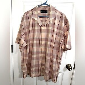 Men’s Abercrombie & Fitch button up short sleeve shirt.